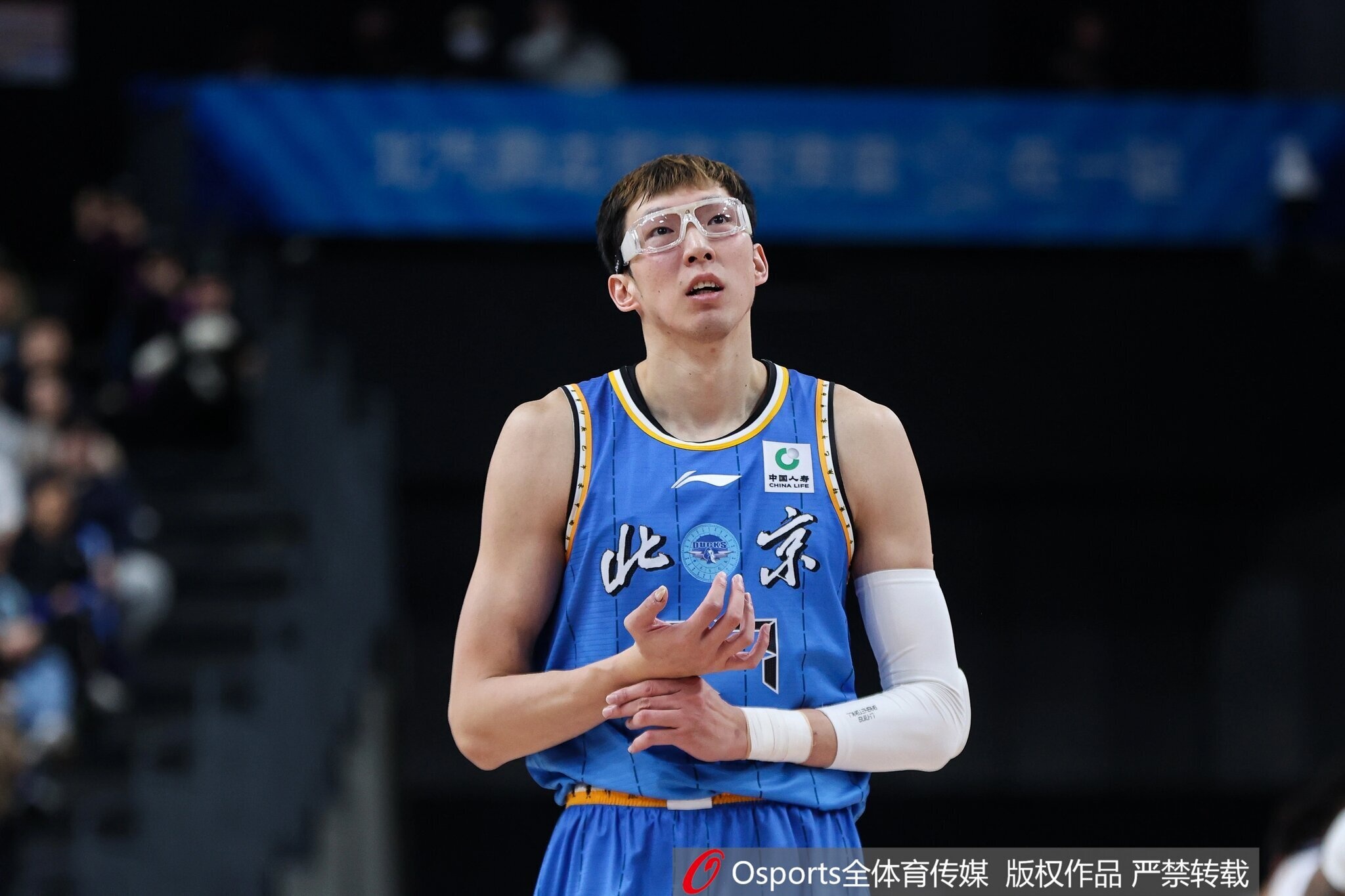 游戏规则-进攻欲很低！周琦全场仅出手4次&amp;命中3球 得到7分8篮板2助攻